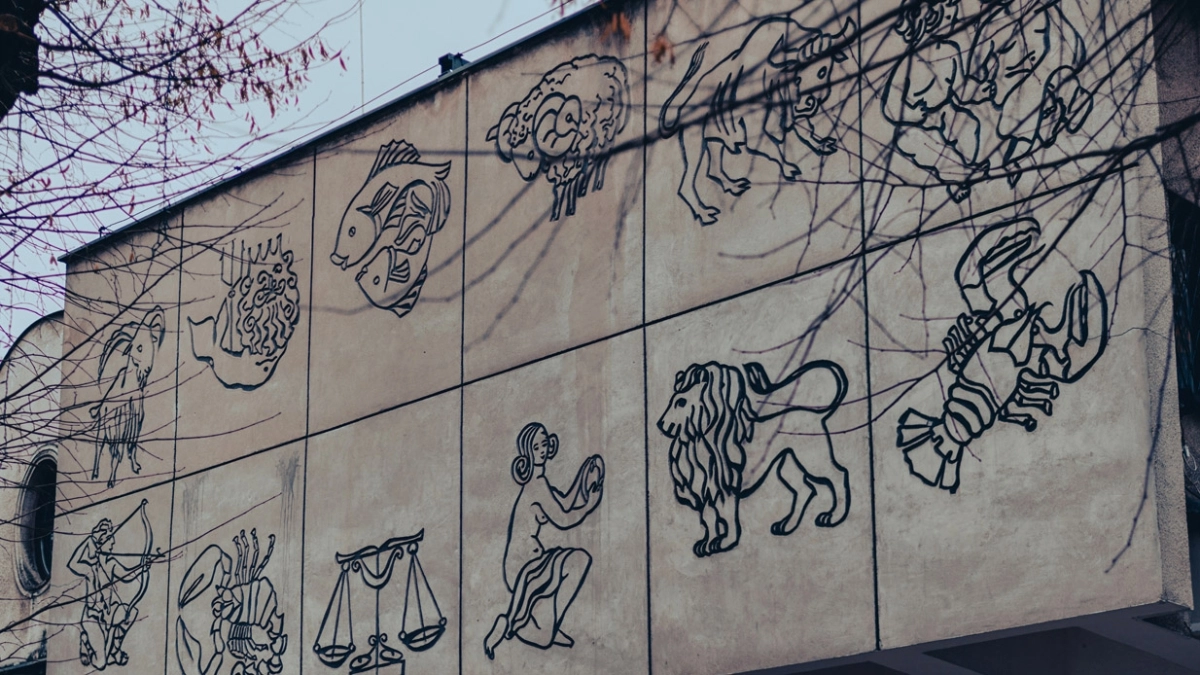 «Tι ζώδιο είσαι; Τι ωροσκόπος έχεις;»: Γιατί οι άνθρωποι πιστεύουν στα ζώδια;