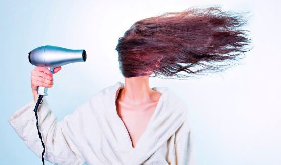 Θαυματουργό το πιστολάκι μαλλιών: Δείτε 5 ασυνήθιστες χρήσεις του