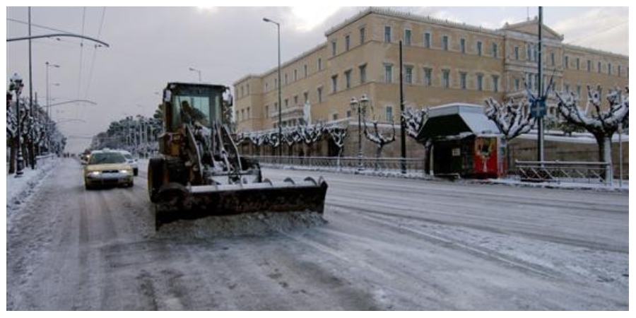 ΕΛΛΑΔΑ: Χιονίζει στην Αθήνα