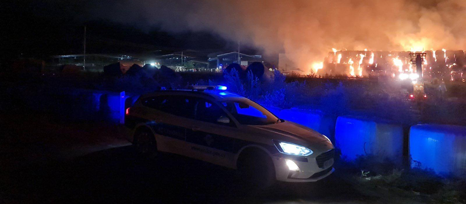 Πυρκαγιά στην επ. Λευκωσίας - ΦΩΤΟΓΡΑΦΙΕΣ από τη φάρμα- Στο σημείο 6 πυροσβεστικά και αστυνομικές δυνάμεις