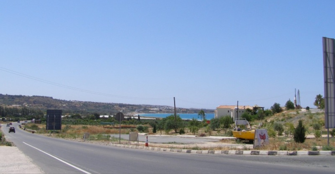 ΒΙΝΤΕΟ: Σοβαρό τροχαίο κοντά στις «Θαλασσινές Σπηλιές» - Αναποδογυρίστηκε όχημα με μετανάστες