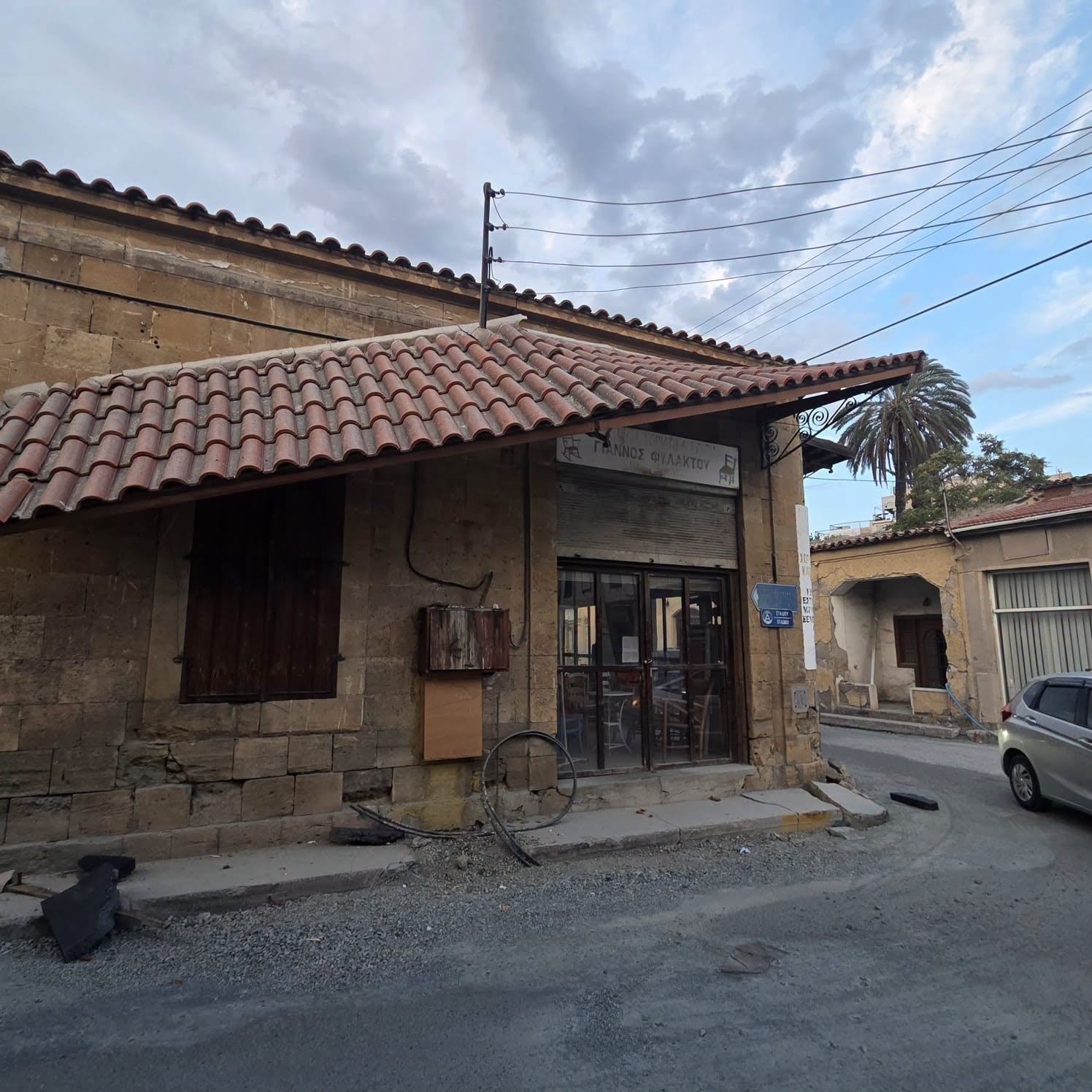 Συναγερμός στον Στρόβολο: Κατέρρευσε στέγαστρο– Οι συστάσεις στους πολίτες (Δείτε φωτογραφίες)