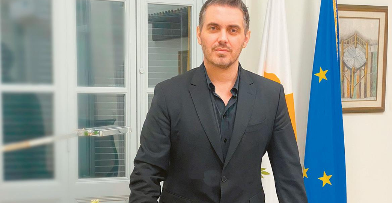 Mail, υπογραφές και όλο το παρασκήνιο: Έτσι «έφαγαν» τον Μιχάλη Χατζηγιάννη από το Υφυπουργείο – Βίντεο