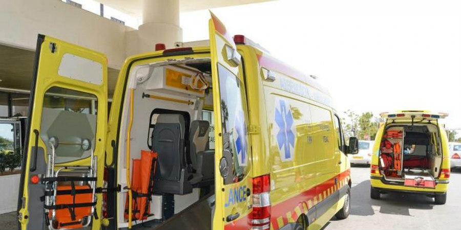 ΛΕΥΚΩΣΙΑ: Τροχαίο με μοτοσικλετιστή – Στο νοσοκομείο με ασθενοφόρο