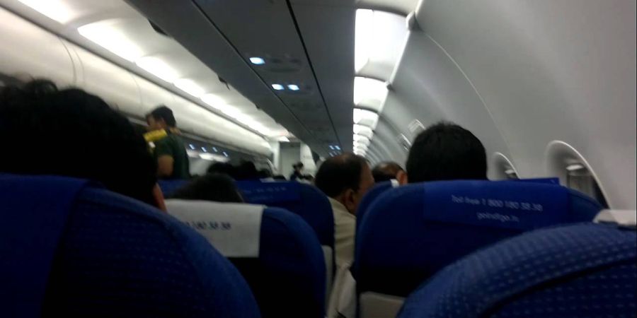 Πανικός σε πτήση: Ξύπνησε και είδε τον διπλανό της να… αγγίζεται – VIDEO