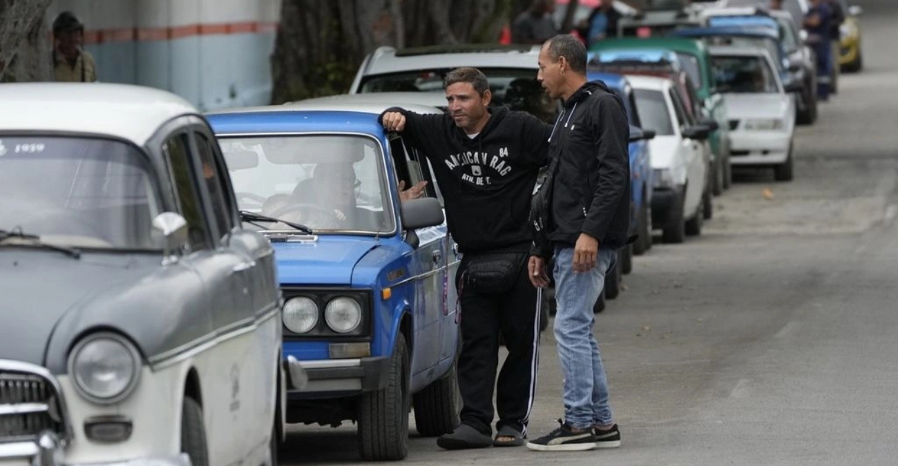 ΗΠΑ: Επιτρέπει εξαγωγή πετρελαίου από την Βενεζουέλα στην Κούβα μόνο για χρήση απο ιδιώτες