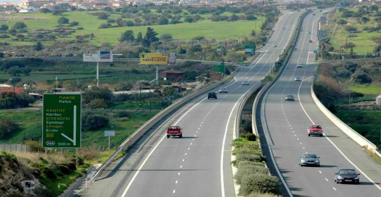 Οδηγοί Προσοχή: Φορτηγό ακινητοποιήθηκε στον αυτοκινητόδρομο Λεμεσού-Πάφου