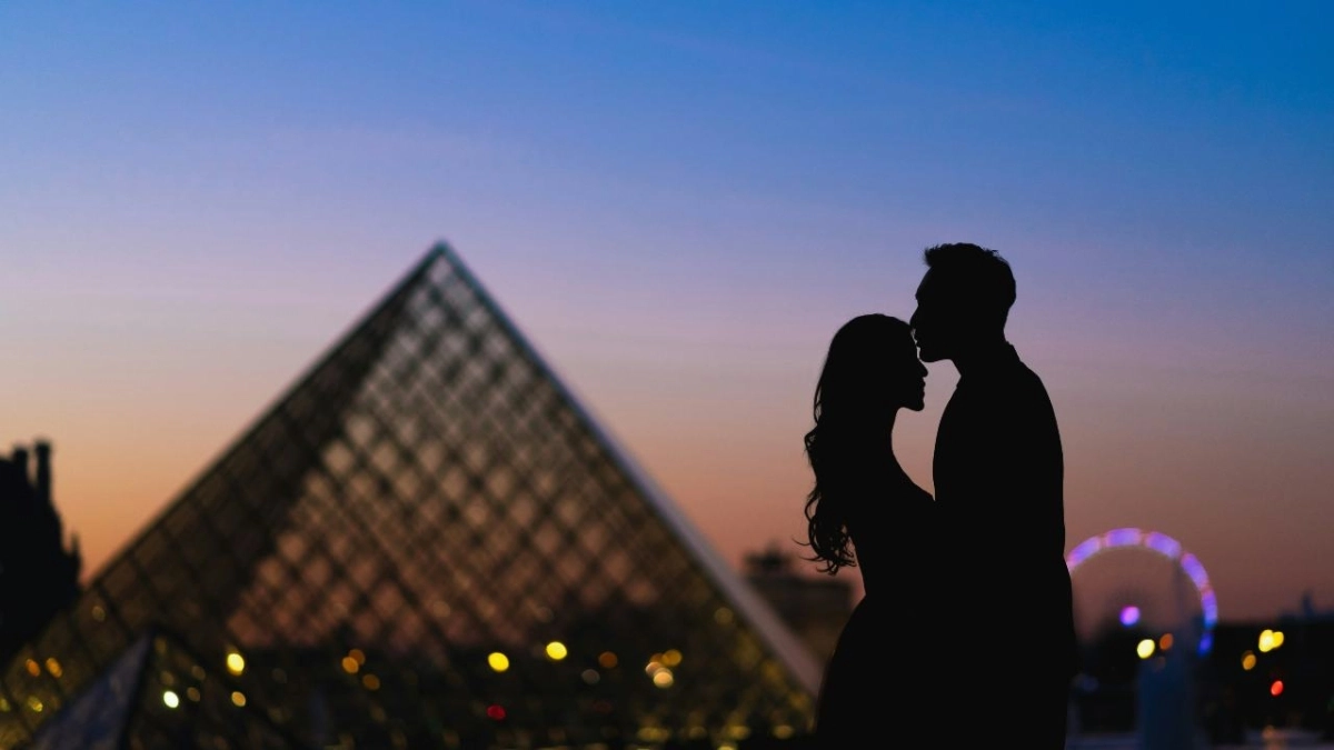 Φιλί στο μέτωπο: Η νέα θεωρία του TikTok αποκαλύπτει γιατί δεν είναι και τόσο αθώο - Βίντεο