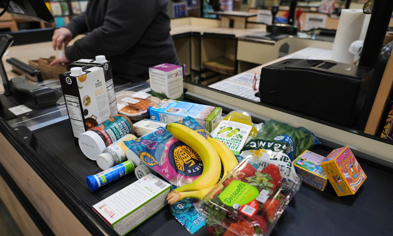 Ταμίας απολύθηκε μετά από 25 χρόνια για δύο μπάρες 2,5 ευρώ