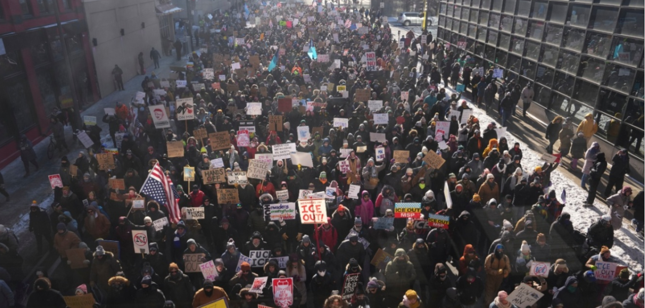 Πένθος και διαμαρτυρίες στη Μινεάπολη μετά τη δολοφονία του Άλεξ Πρέτι από ομοσπονδιακούς πράκτορες