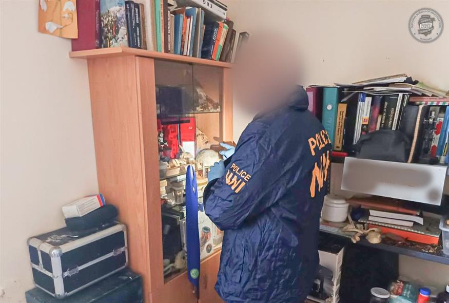 Υπόθεση κανιβαλισμού στη Βουδαπέστη: 30χρονος έκλεβε ανθρώπινα μέλη από νοσοκομείο - Σοκάρουν οι εικόνες από το σπίτι του
