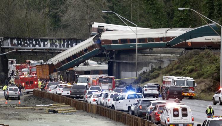 ΟΥΑΣΙΝΓΚΤΟΝ: Τρεις νεκροί στο σιδηροδρομικό δυστύχημα – Εκτροχιάστηκαν όλα σχεδόν τα βαγόνια