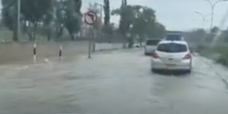 Χάος στους δρόμους της Λευκωσίας – Πλημμυρισμένοι δρόμοι από τις βροχές – Δείτε βίντεο 