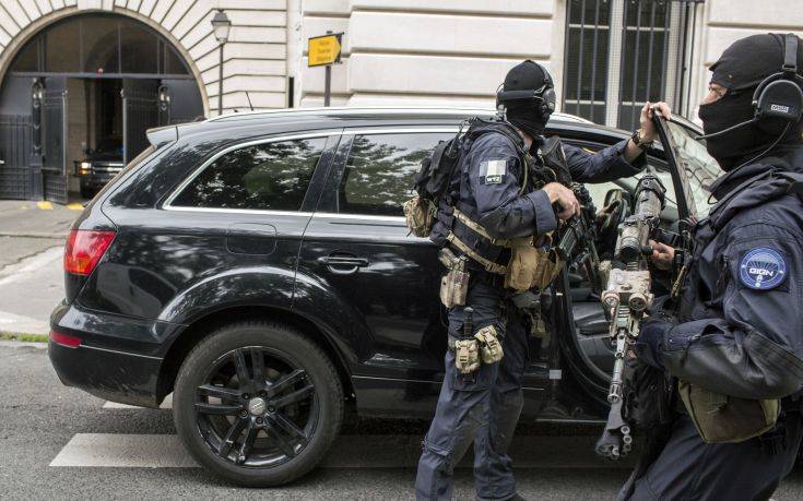 Ομηρία στη Γαλλία: Ένοπλος κρατάει πέντε άτομα σε κατάστημα
