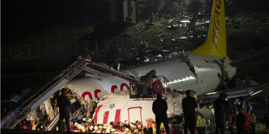 Στους 3 οι νεκροί από αεροπορικό δυστύχημα στην Κωνσταντινούπολη