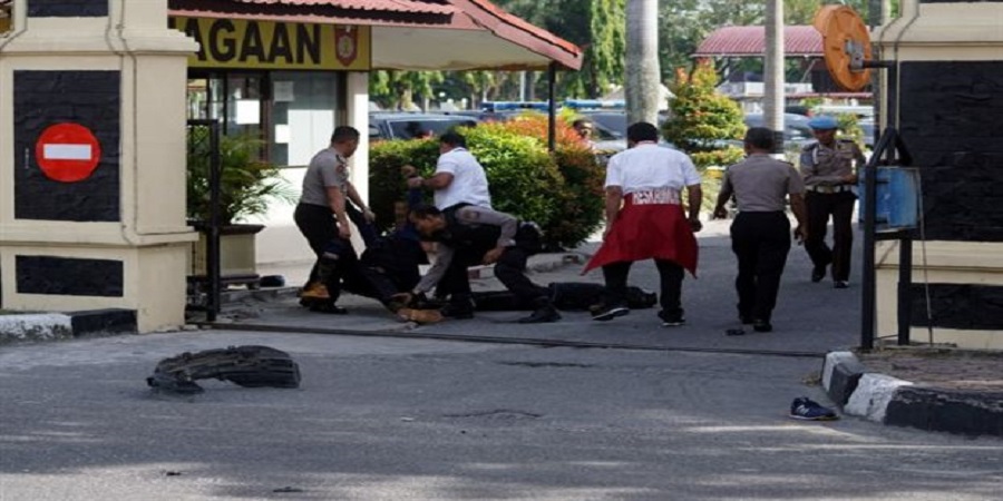 Ινδονησία: Επίθεση με σπαθί σαμουράι στο Aρχηγείο της αστυνομίας