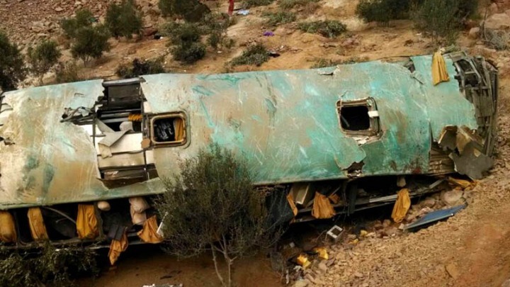 ΠΕΡΟΥ: Φονική πτώση λεωφορείου σε χαράδρα