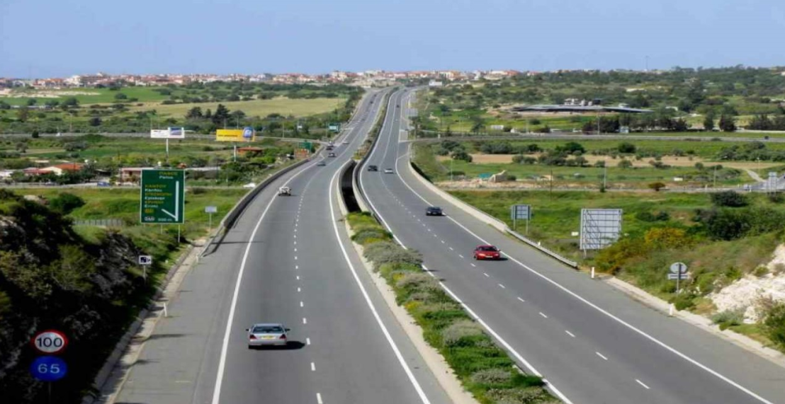 Νέο τροχαίο στον αυτοκινητόδρομο: Ακινητοποιήθηκε όχημα, στο σημείο ασθενοφόρο  - Δείτε σε ποια περιοχή