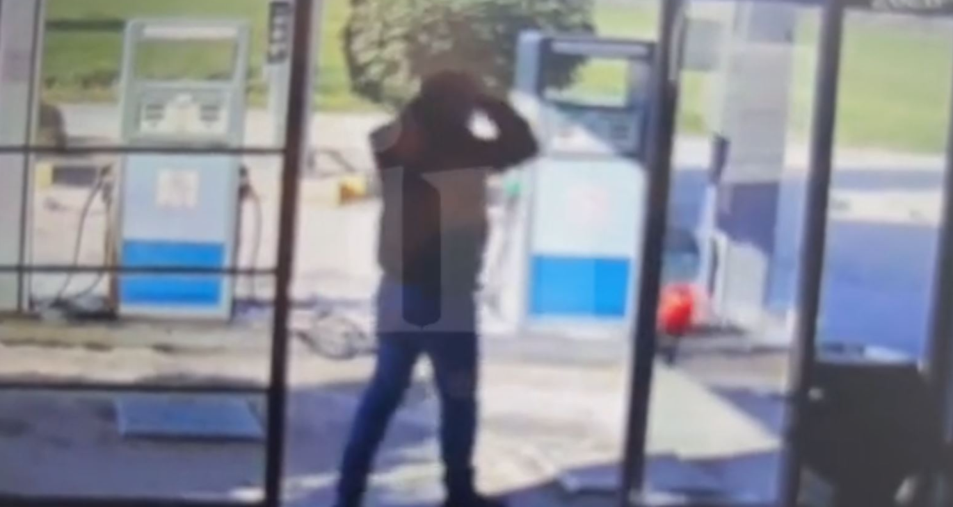 Σοκαριστικό video: Κόντρες έκανε ο 17χρονος οδηγός που καρφώθηκε σε σπίτι στην Κορινθία - Έγκυος η 20χρονη που ήταν μαζί του