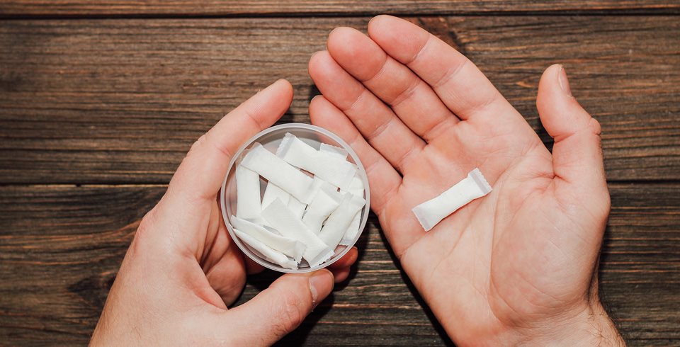 «Φρένο» στα ανεξέλεγκτα σακουλάκια νικοτίνης - Ψηφίστηκε η πρόταση νόμου