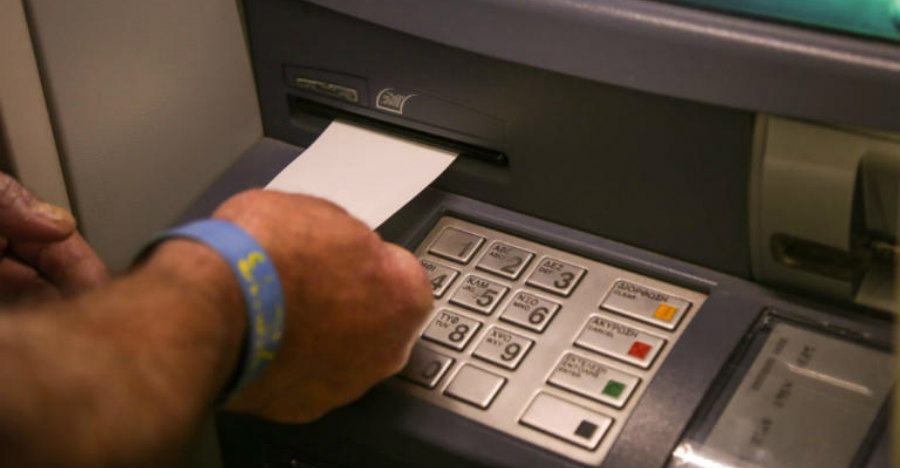Το ATM «τρελάθηκε» και έδινε περισσότερα χρήματα σε όλους! «Μπορείτε να τα κρατήσετε» η απάντηση της τράπεζας
