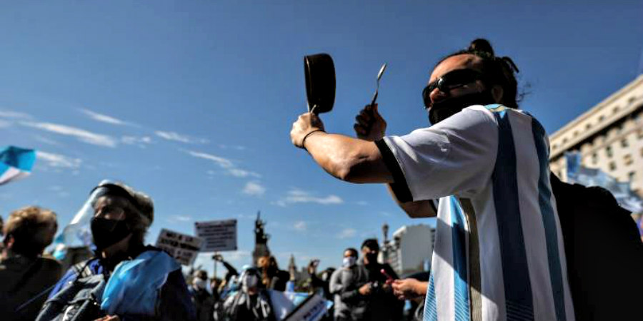 Ισχυρές δυνάμεις Aστυνομίας στη Χιλή στην επέτειο έναρξης μαζικών κινητοποιήσεων και ταραχών 