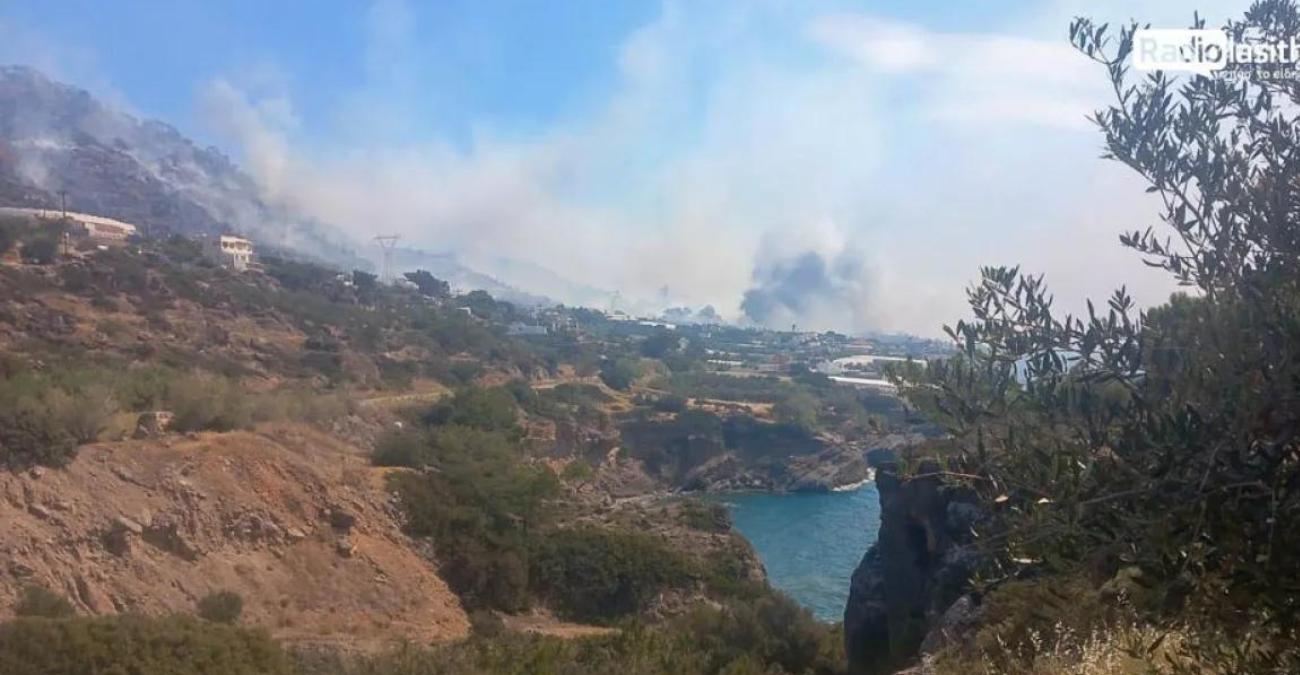 Ανεξέλεγκτη μαίνεται η φωτιά στην Κρήτη: Τέσσερις τραυματίες, διασωληνωμένος ο ένας, ενισχύονται διαρκώς οι δυνάμεις της Πυροσβεστικής