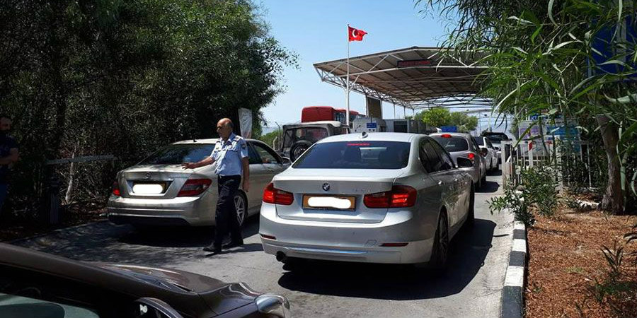 ΑΓ. ΔΟΜΕΤΙΟΣ: Ατελείωτη ουρά κυπριακών οχημάτων στο οδόφραγμα – ΦΩΤΟΓΡΑΦΙEΣ