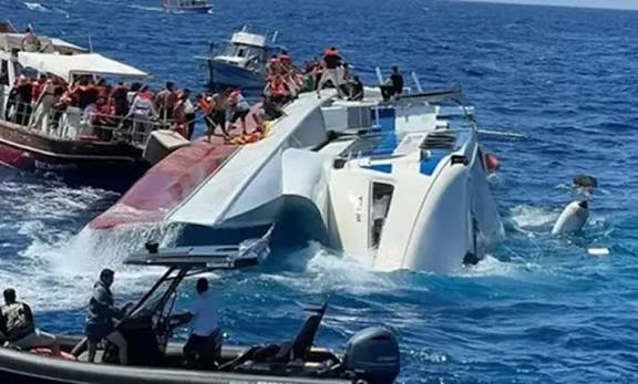 Ναυάγιο Κερύνειας: Έξω από το «δικαστήριο» συγγενείς των θυμάτων – Επιτέθηκαν στους υπόπτους