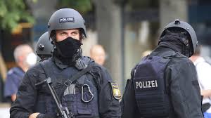 12χρονη απείλησε με μαχαίρι ανήλικη στη Γερμανία - Αστυνομικοί έριξαν προειδοποιητικές βολές, την αφόπλισε περαστικός
