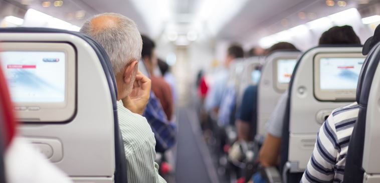 Χαμός σε πτήση για Αθήνα: Επιβάτης παρενόχλησε αεροσυνοδούς- ΒΙΝΤΕΟ