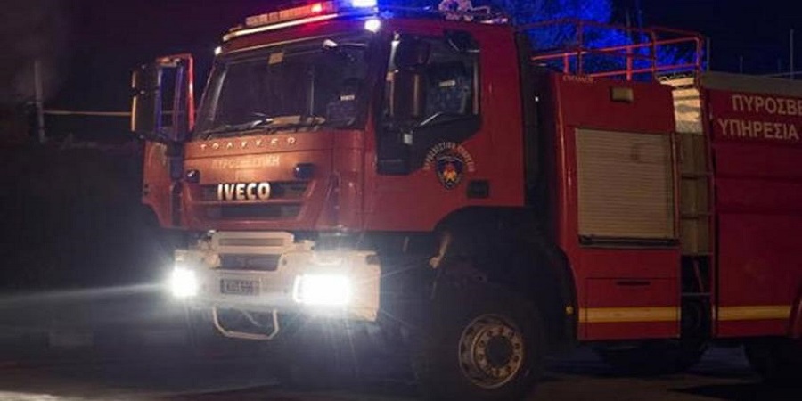 ΠΑΦΟΣ: Πυρκαγιά σε δύσβατη περιοχή – Επιστρατεύτηκε ερπυστριοφόρο όχημα για την κατάσβεση της