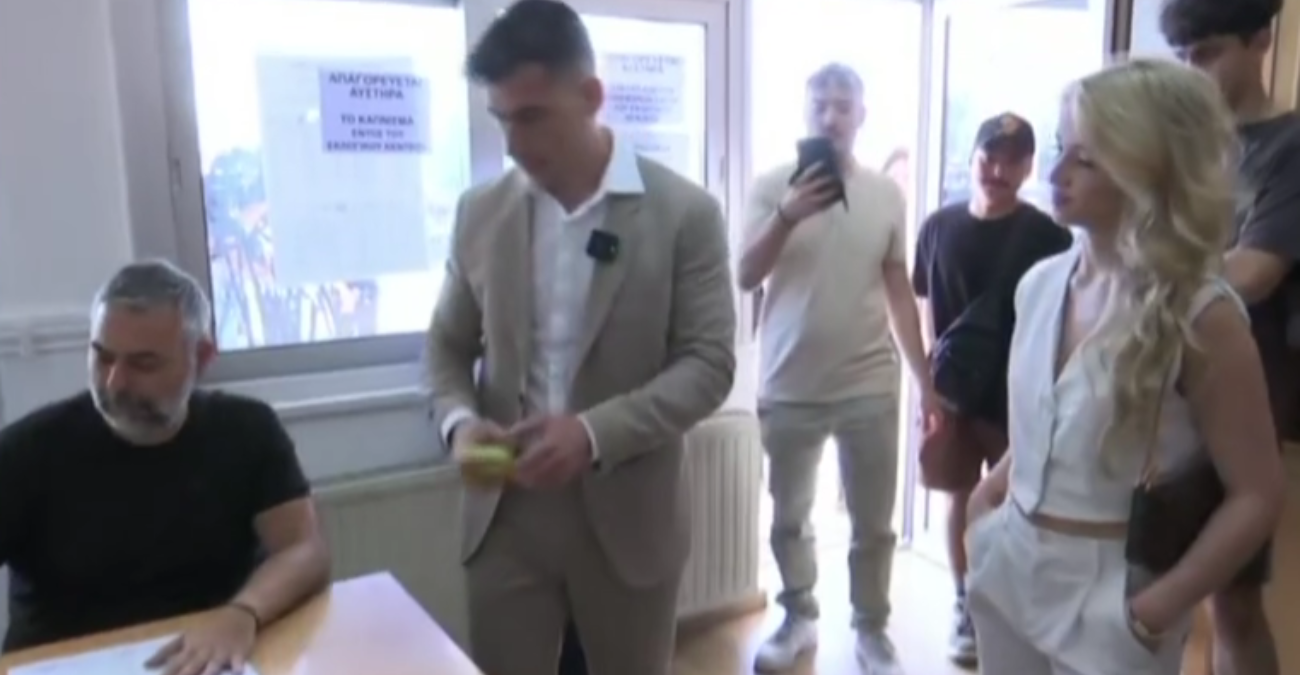 Στυλιάνα Αβερκίου: Έκλεψε τις εντυπώσεις στην κάλπη- Η all white εμφάνιση δίπλα στον Φειδία