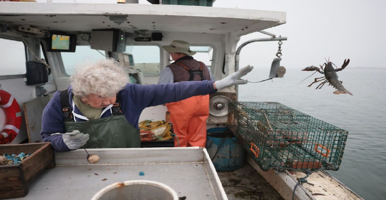 Τι κι αν είναι 101 ετών, συνεχίζει να ψαρεύει αστακούς - «Για μένα δεν είναι σκληρή δουλειά» - Δείτε βίντεο