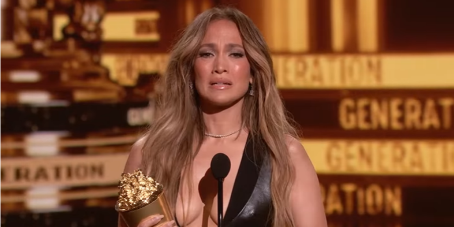 Jennifer Lopez: Έβαλε τα κλάματα στη σκηνή των MTV Awards (Βίντεο)