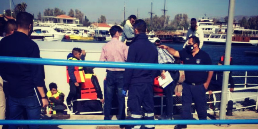 «Δεν είχαν διαταγή να κρατάνε το σκάφος υπό σύλληψη» αναφέρει ο δικηγόρος των 10 αστυνομικών που βρίσκονται σε διαθεσιμότητα