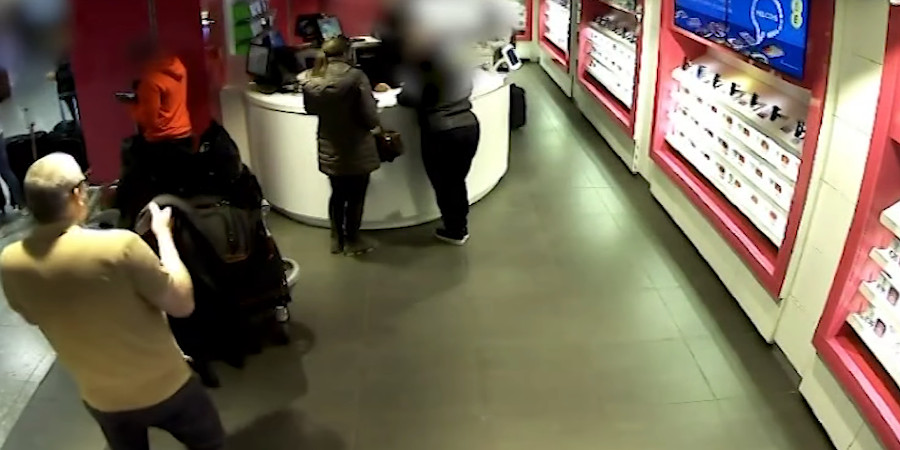 Ταχυδακτυλουργός κλέφτης σε αεροδρόμιο- Τους μπαγλάρωσαν σε 48ώρες- VIDEO