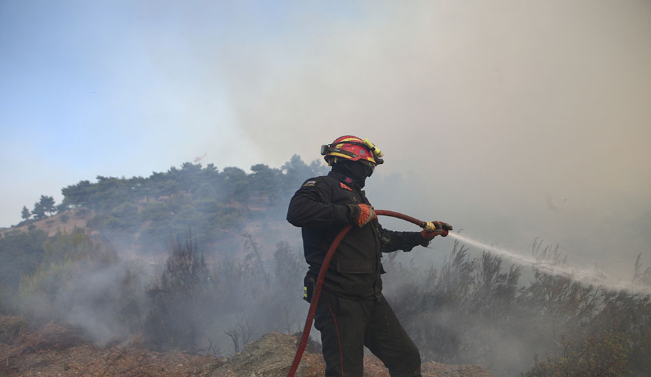 Ξέσπασε πυρκαγιά στο Κάβο Γκρέκο - Επιχειρούν δυνάμεις πυρόσβεσης
