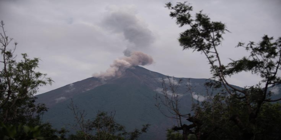 Ενεργοποιήθηκε το ηφαίστειο Λεβοτόλο στην Ινδονησία