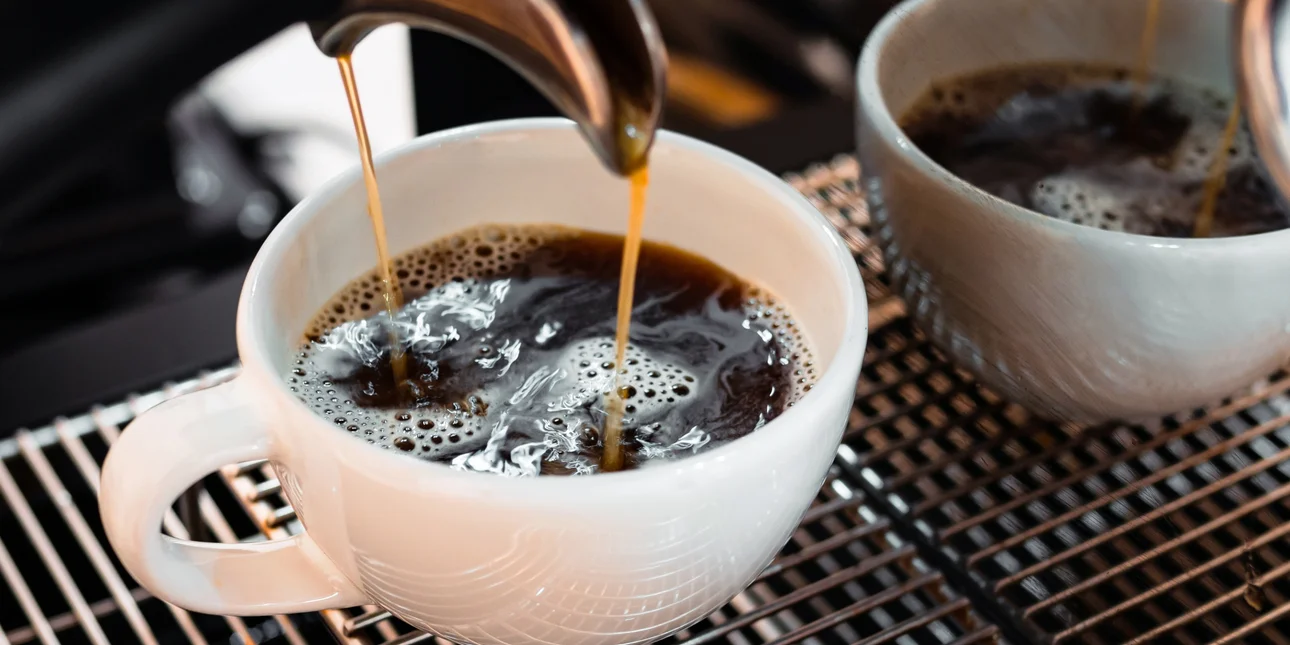 Πόσους καφέδες μπορούμε να πίνουμε καθημερινά: Ο κίνδυνος ψυχωσικού επεισοδίου