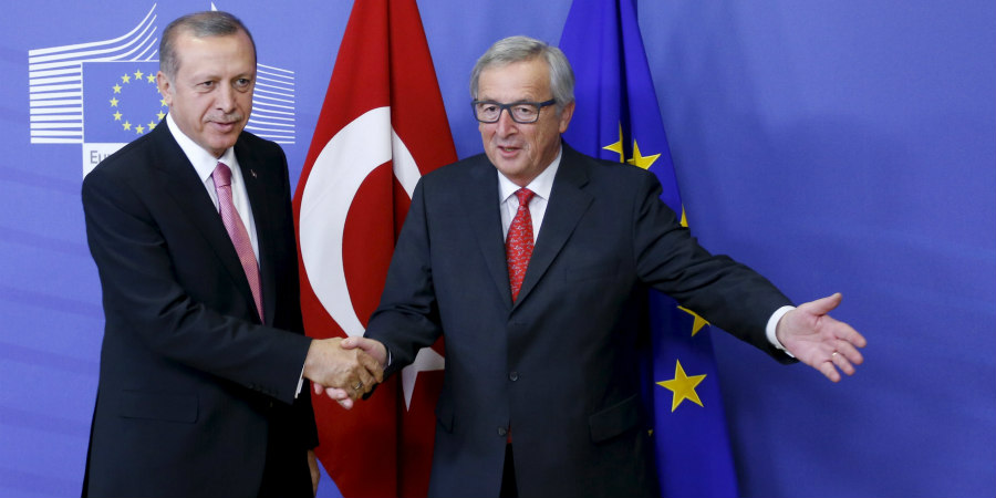 Τρία δις ευρώ στην Τουρκία εν μέσω παραβιάσεων – «Σιωπή» στην Κομισιόν