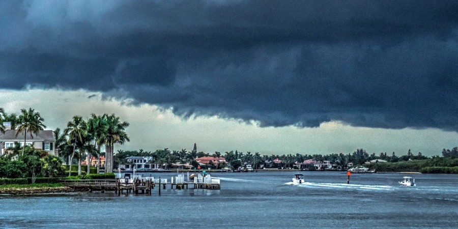 Ταξιδιώτης του Χρόνου εκπέμπει SOS: «Έρχεται ο χειρότερος τυφώνας της ιστορίας στις 14/8» 