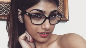 Διάσημη πρώην πορνοστάρ έβγαλε σε δημοπρασία τα γυαλιά της για να… στηρίξει τον Λίβανο! (ΒΙΝΤΕΟ)