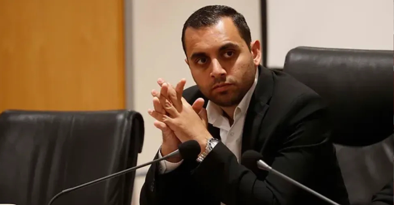 ΕΔΕΚ «καρφώνει» Αποστόλου: Καμία επικοινωνία με την ηγεσία – Έκτακτη συνεδρίαση την Τρίτη