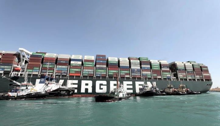 Ο Πρόεδρος Σίσι διέταξε να ξεκινήσουν προετοιμασίες για εκφόρτωση του πλοίου σε περίπτωση αποτυχίας αποκόλλησής του