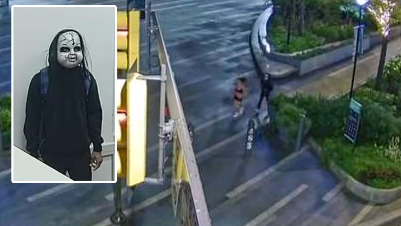 VIDEO: «Είσαι έτοιμη να πεθάνεις;» - Καταζητείται άνδρας με μάσκα κούκλας που τρομοκρατεί κατοίκους στη Φιλαδέλφεια