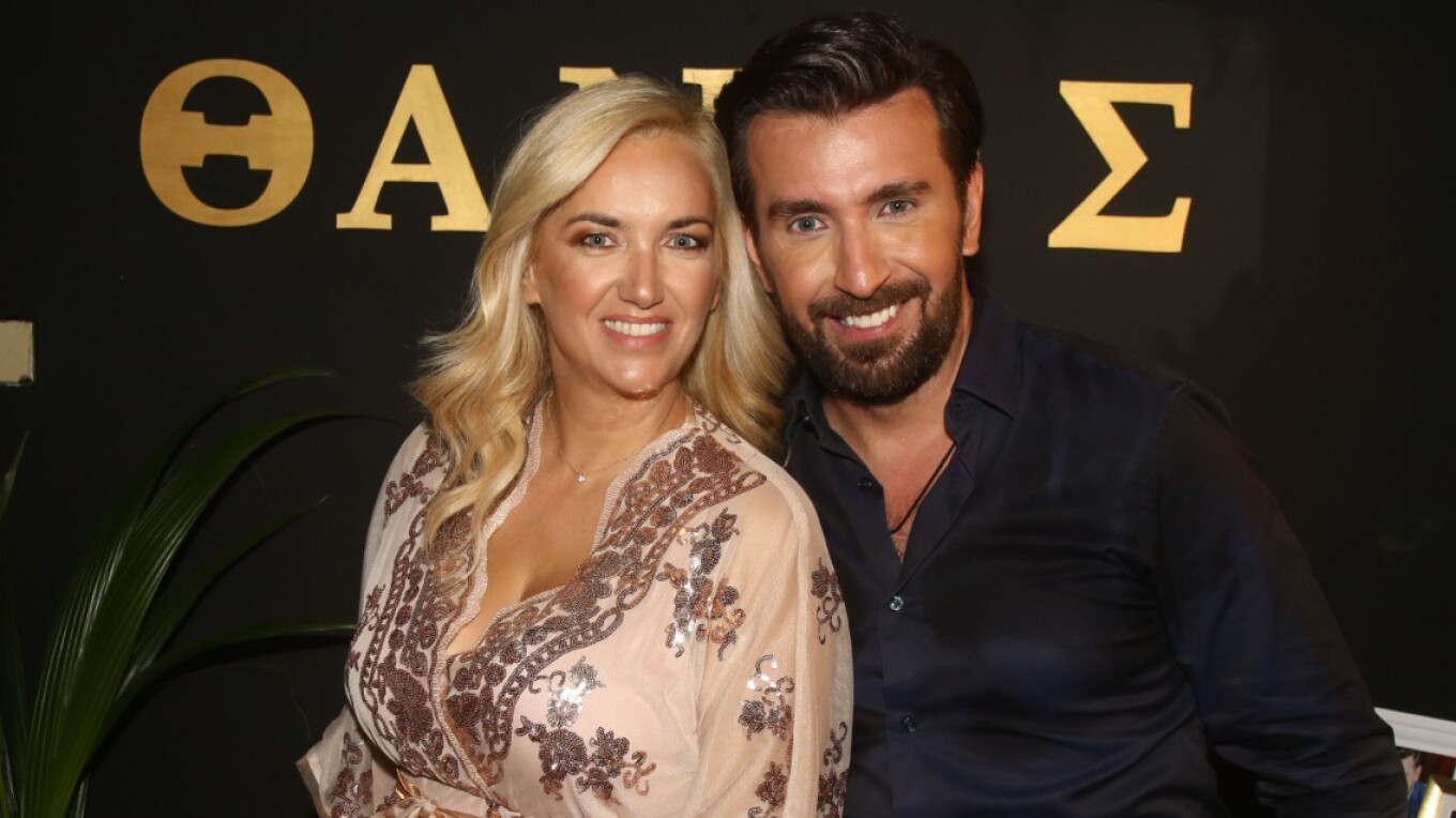 Θάνος Πετρέλης: «Με τη γυναίκα μου» - Όσα αποκάλυψε ο τραγουδιστής
