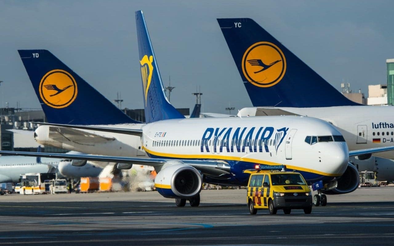 Η Ryanair ανεβάζει στόχους: Περισσότεροι επιβάτες, ακριβότερα εισιτήρια μετά τις ταχύτερες παραδόσεις αεροσκαφών από την Boeing - Τι θα ισχύει 