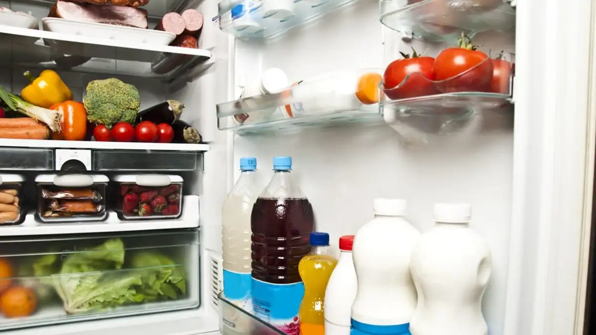 Το λάθος που κάνουμε όλοι με το ψυγείο: Γιατί δεν πρέπει να βάζετε το βούτυρο στην πόρτα - Ποια άλλα τρόφιμα δεν ταιριάζουν εκεί