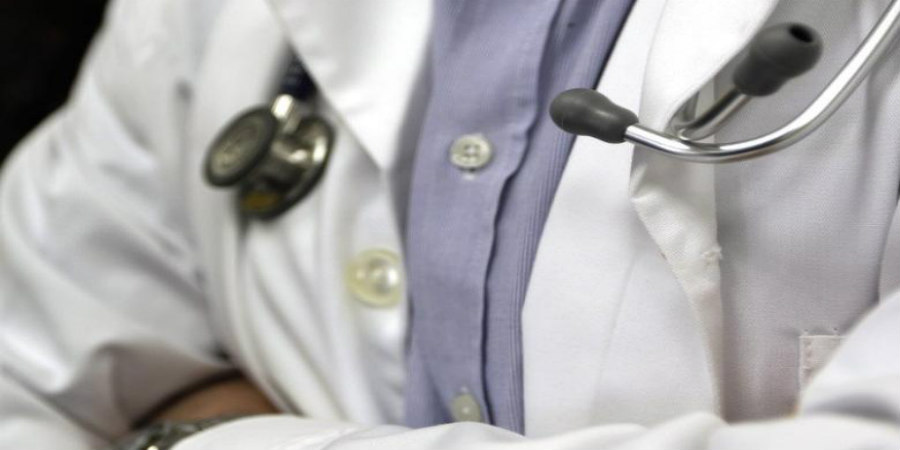 Γιατροί χωρίς πτυχίο βάζουν σε κίνδυνο ανυποψίαστους πολίτες - Συνεχίζουν να εργάζονται «ακάθεκτοι»